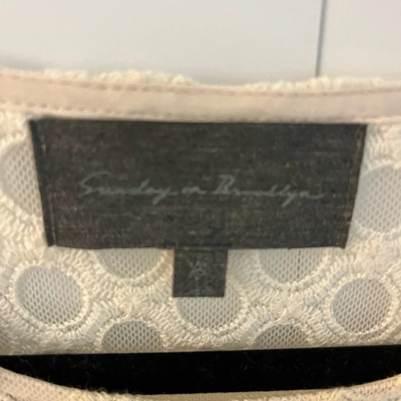Anthropologie Top Sunday in Brooklyn Womens XS Off-White Ivory Crochet Lace Mesh - Picture 3 of 4